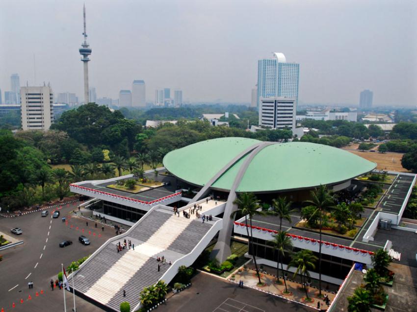 36Gedung DPR RI.jpg